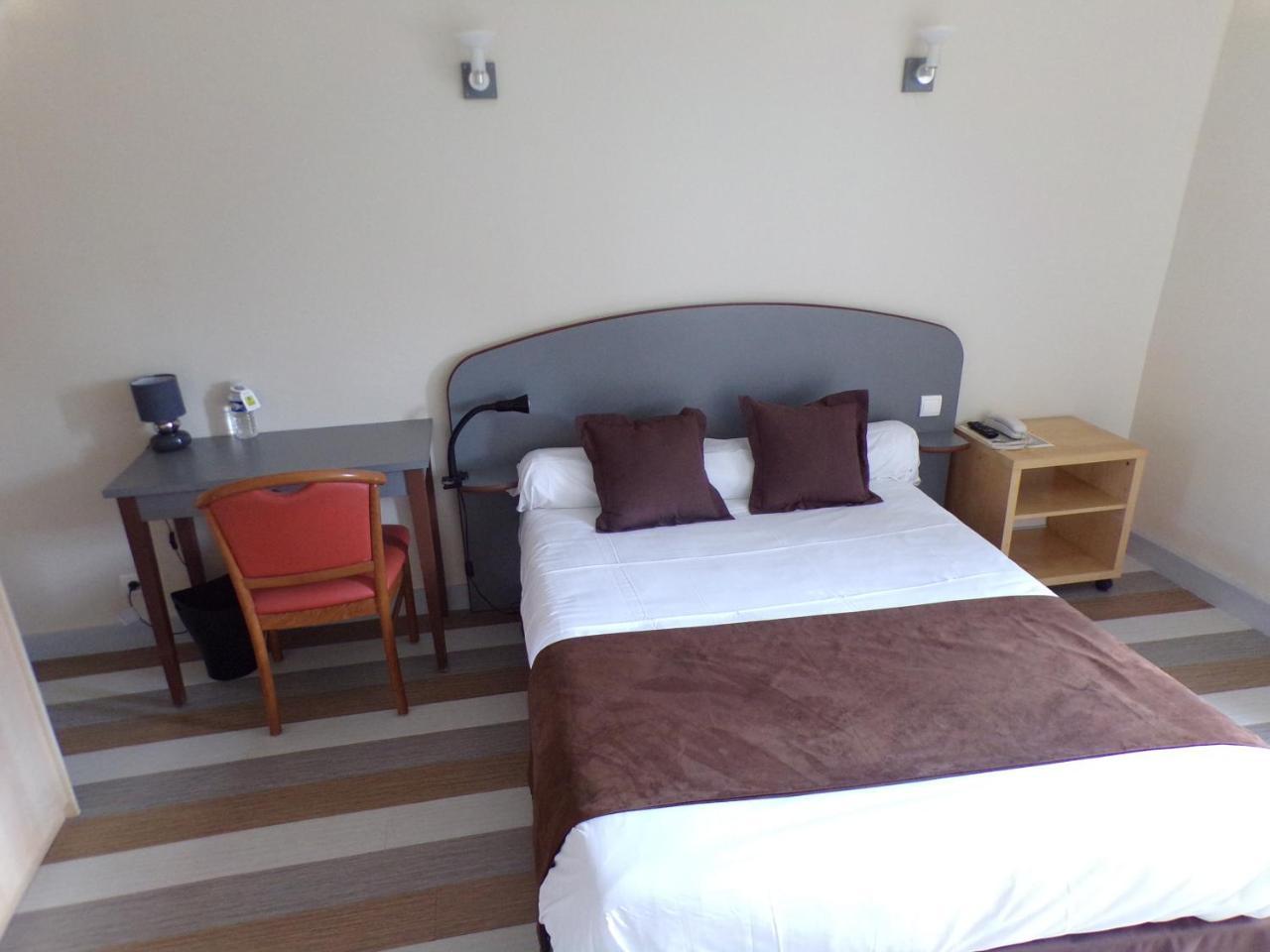Logis Hotel De France Rochechouart Kültér fotó