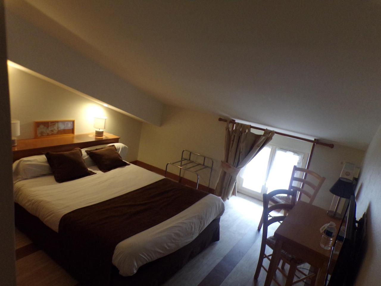 Logis Hotel De France Rochechouart Kültér fotó